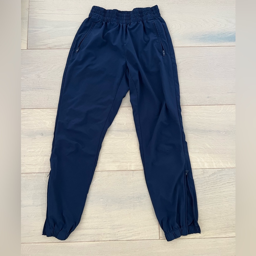 Aritzia TNA Windbreaker Joggers size XS
